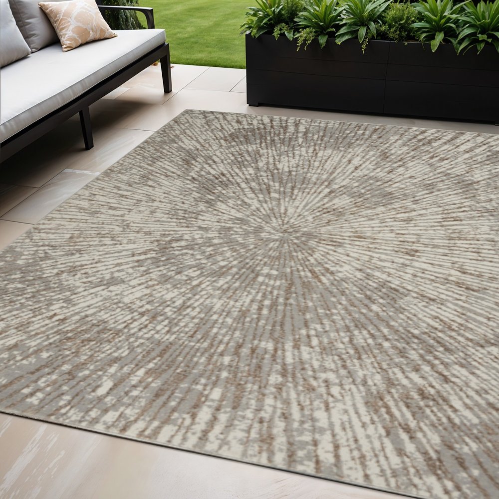 5' X 7' Gray And Ivory Abstract Area Rug