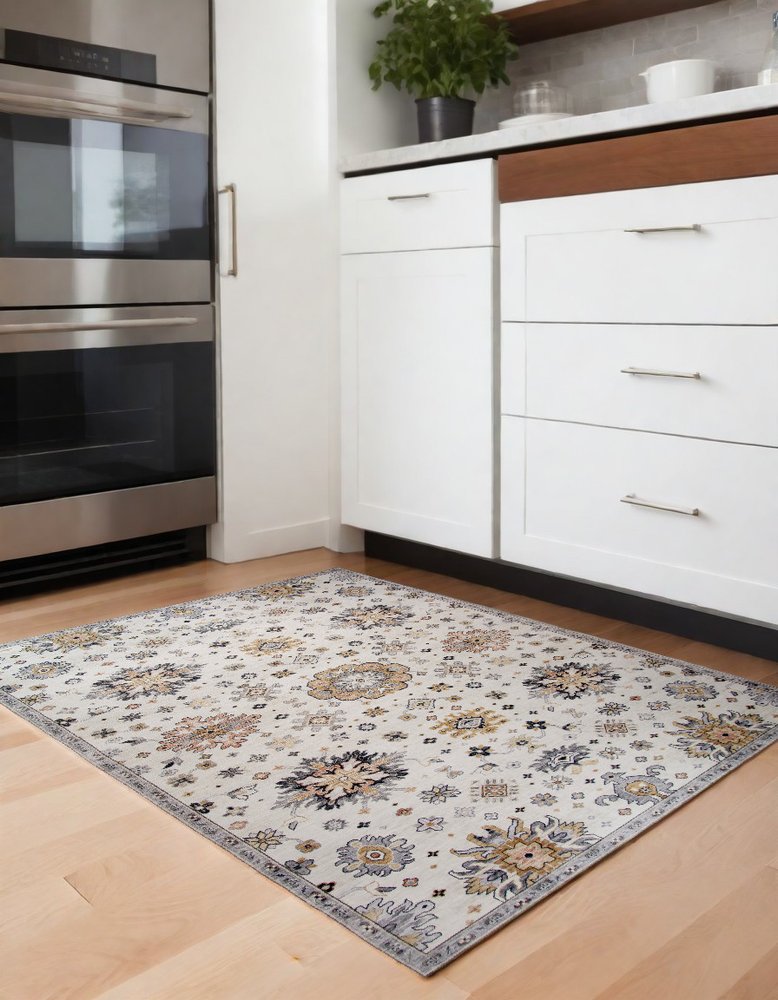 4' X 6' Cream Floral Area Rug