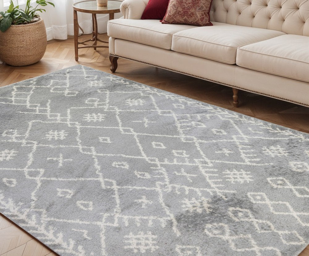 5' X 8' Gray And Ivory Geometric Shag Area Rug