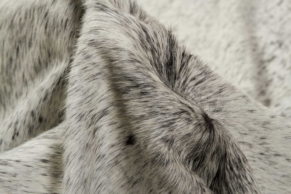 6' X 7' Gray Cowhide Hand Tufted Area Rug