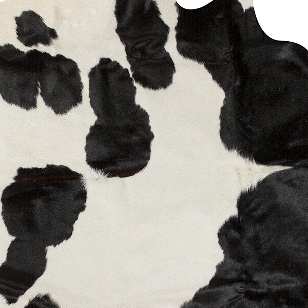 6' X 7' Black And White Cowhide Cowhide Print Area Rug