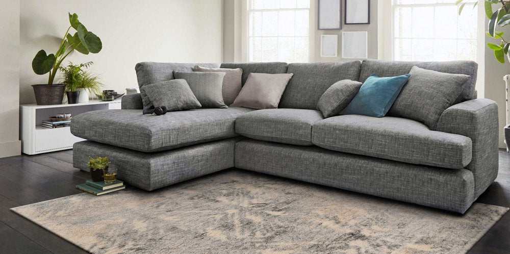 4' X 6' Gray And Ivory Diamond Area Rug