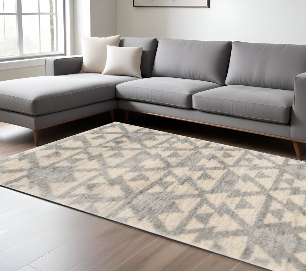 4' X 6' Ivory And Gray Geometric Distressed Area Rug