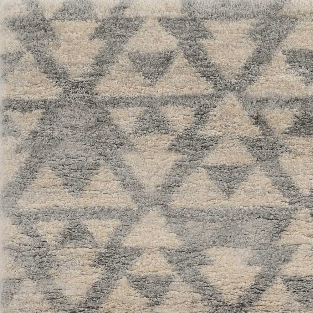 4' X 6' Ivory And Gray Geometric Distressed Area Rug