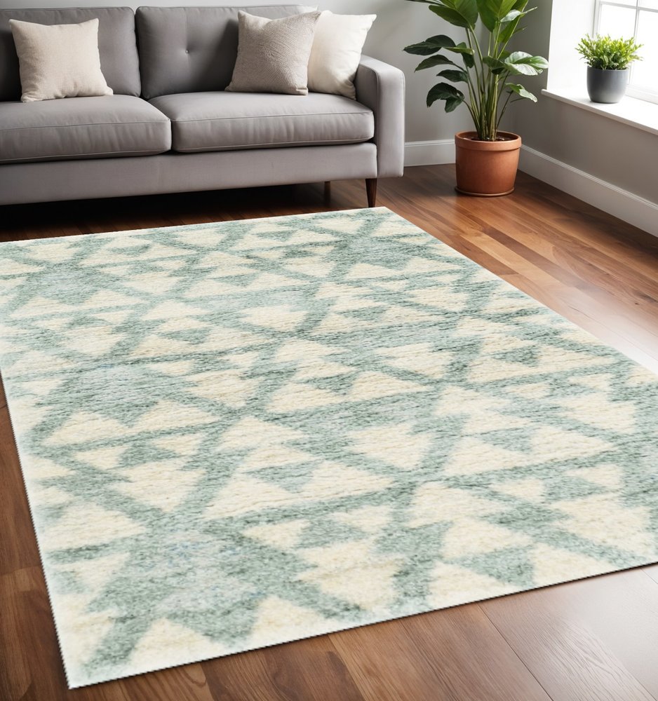 4' X 6' Ivory And Gray Geometric Distressed Area Rug
