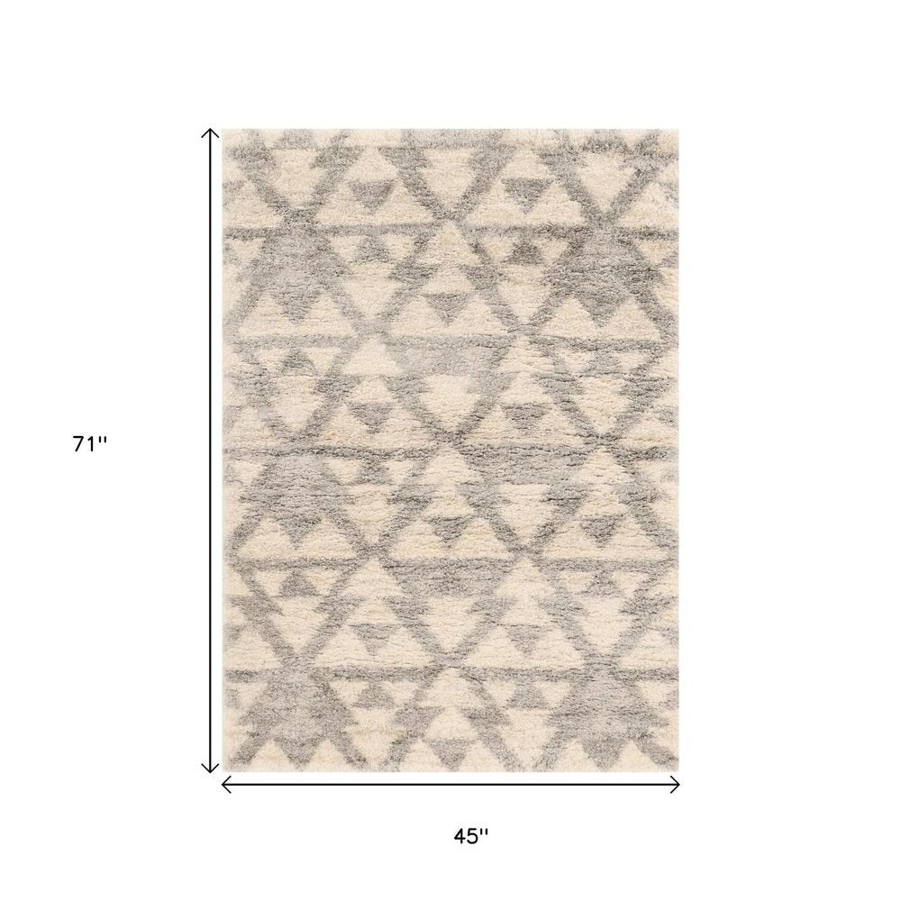 4' X 6' Ivory And Gray Geometric Distressed Area Rug