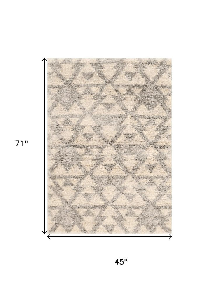 4' X 6' Ivory And Gray Geometric Distressed Area Rug