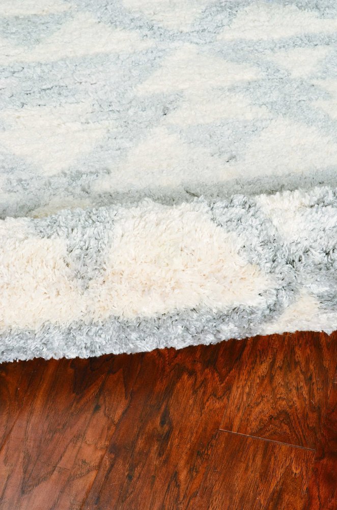 4' X 6' Ivory And Gray Geometric Distressed Area Rug