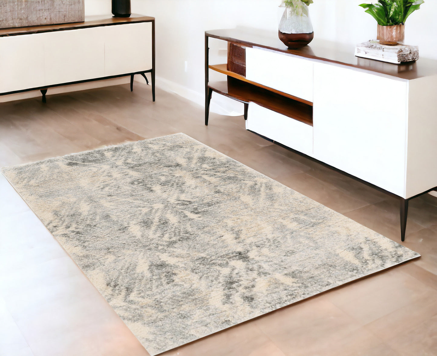 7' X 9'  Polypropylene Ivory Or Grey Area Rug