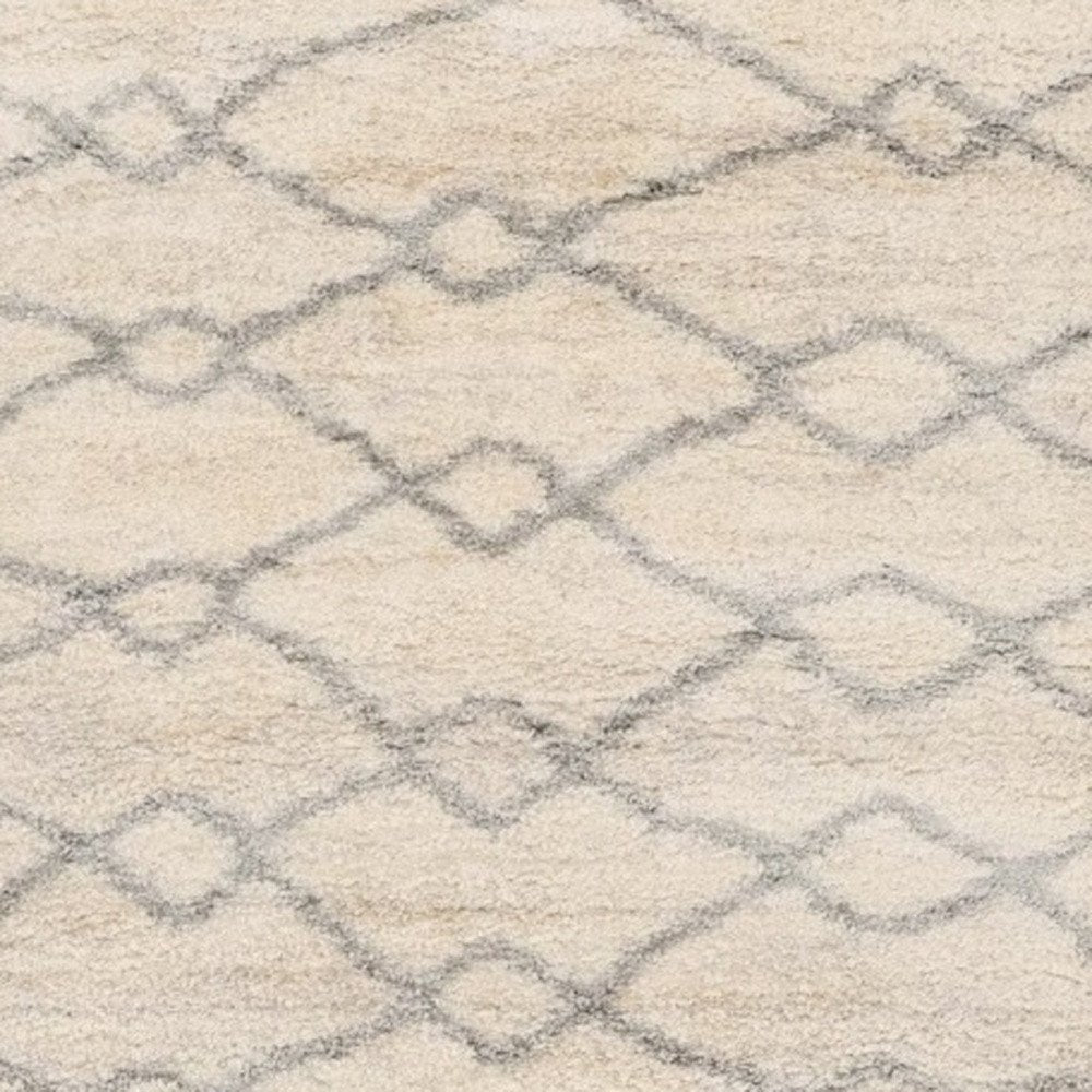 7' X 9' Gray And Ivory Chain Area Rug