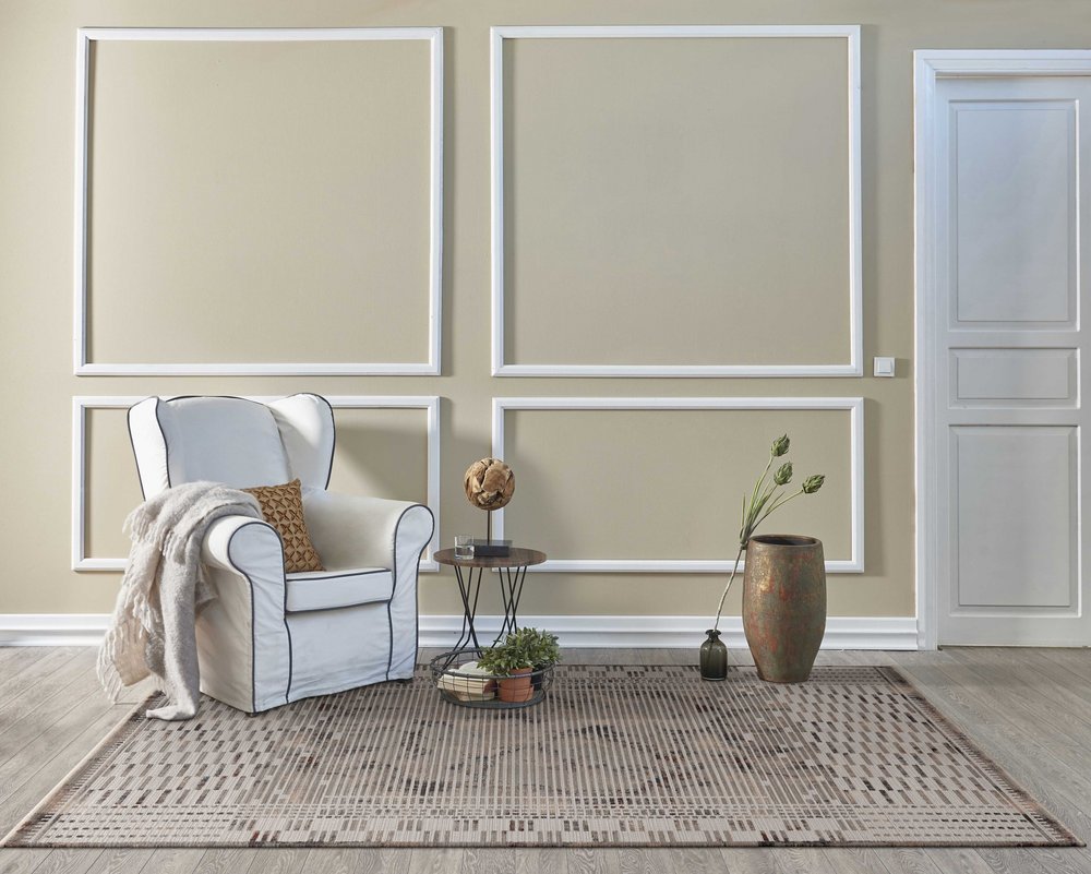 8' Beige And Brown Abstract Round Rug