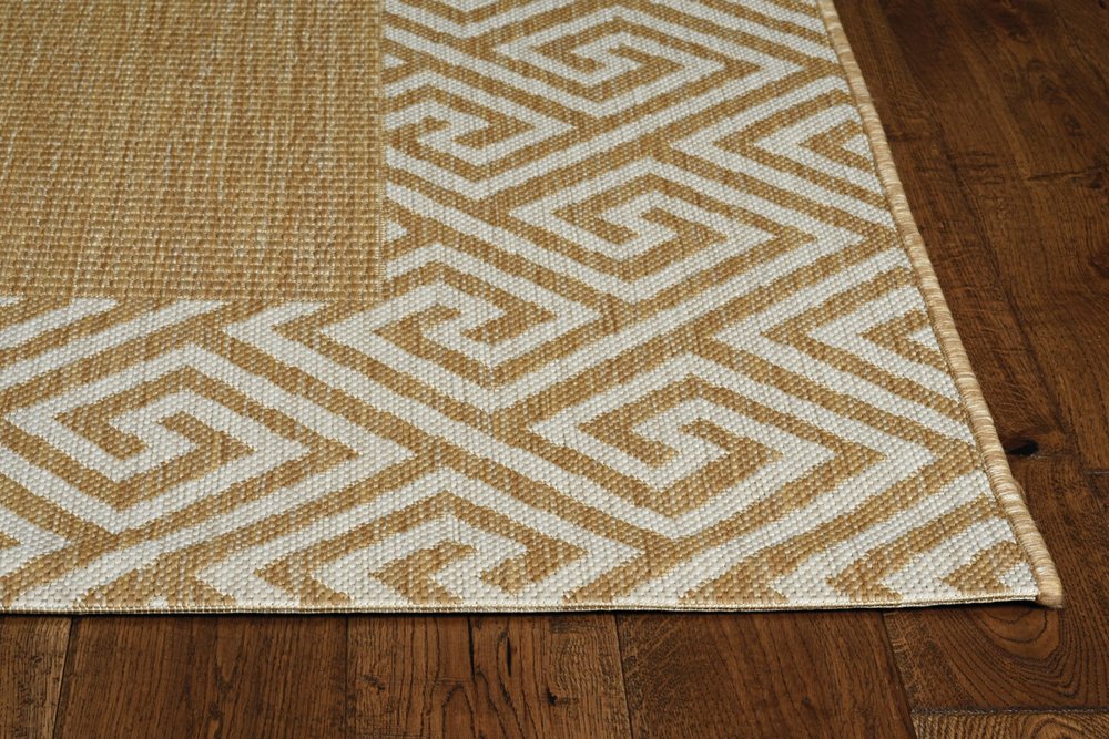 8' Natural And Beige Geometric Round Rug