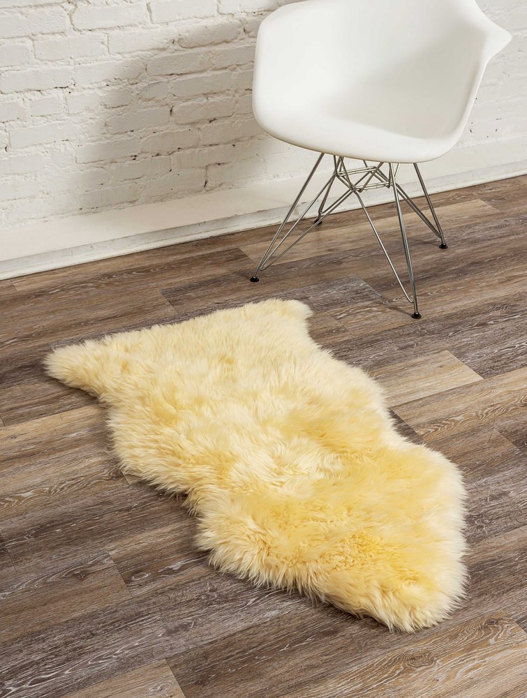 2' X 3' Beige Shag Area Rug
