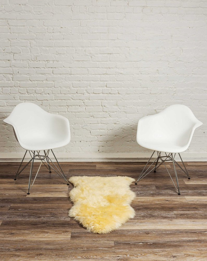 2' X 3' Beige Shag Area Rug