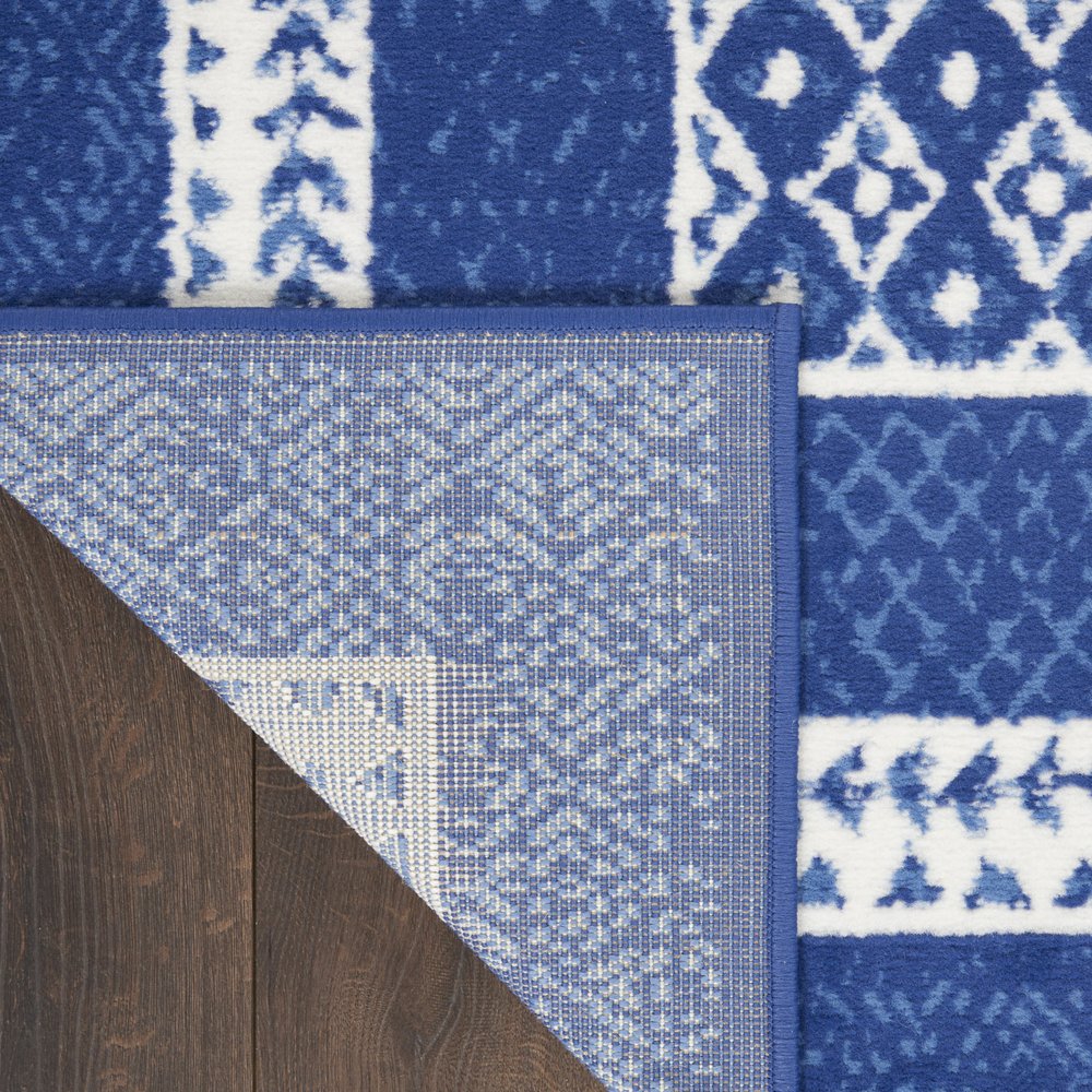 4' X 6' Blue And White Geometric Area Rug