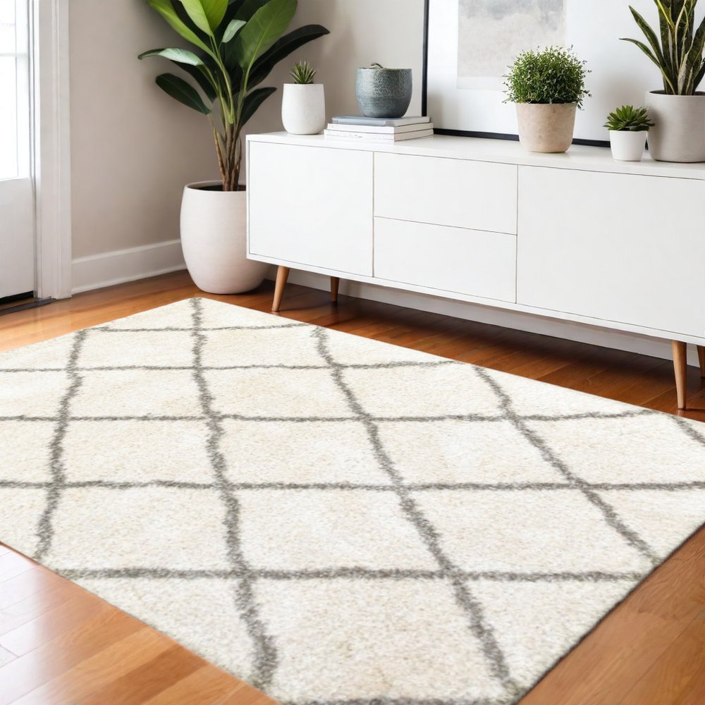 8' X 11' Ivory And Gray Geometric Lattice Area Rug