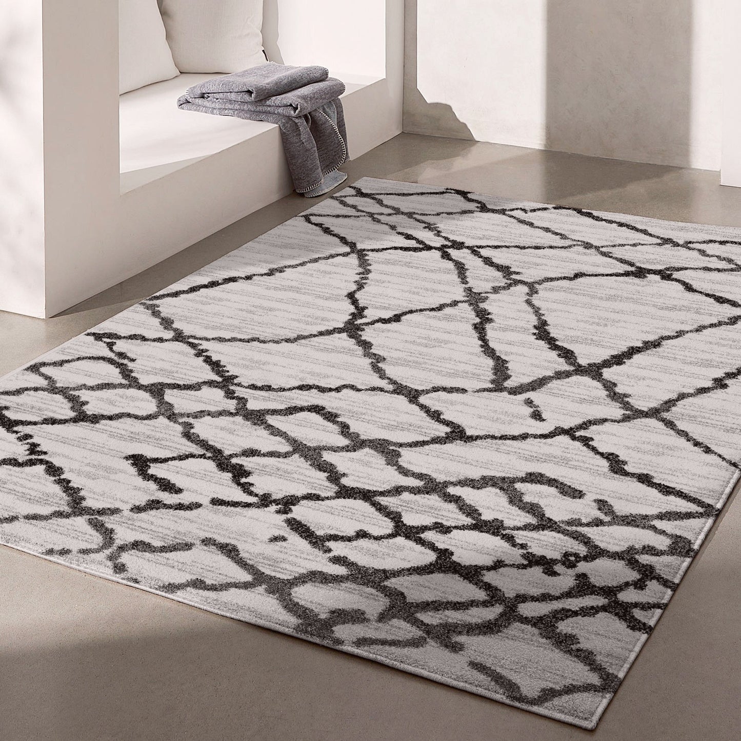 5' X 8' Gray And Black Modern Abstract Area Rug
