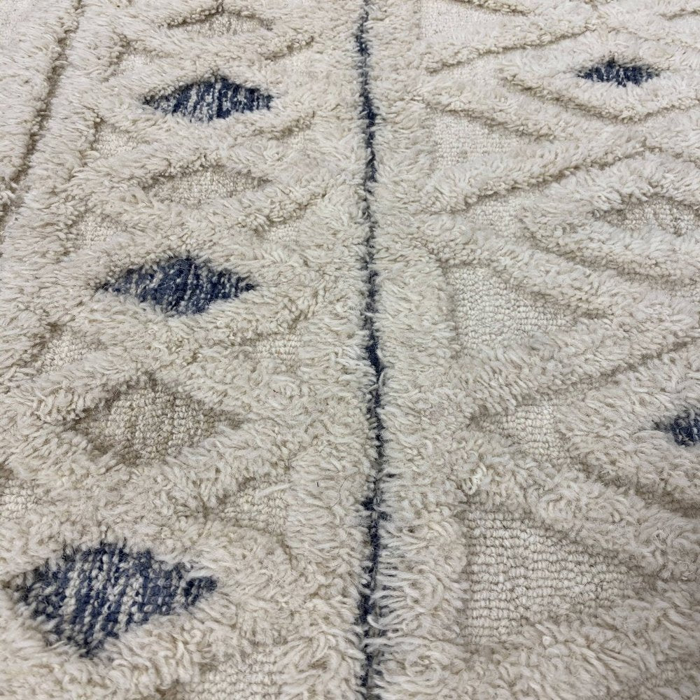 6' Round Cream and Blue Striped Diamonds Area Rug