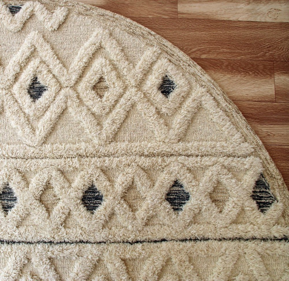 6' Round Cream and Blue Striped Diamonds Area Rug