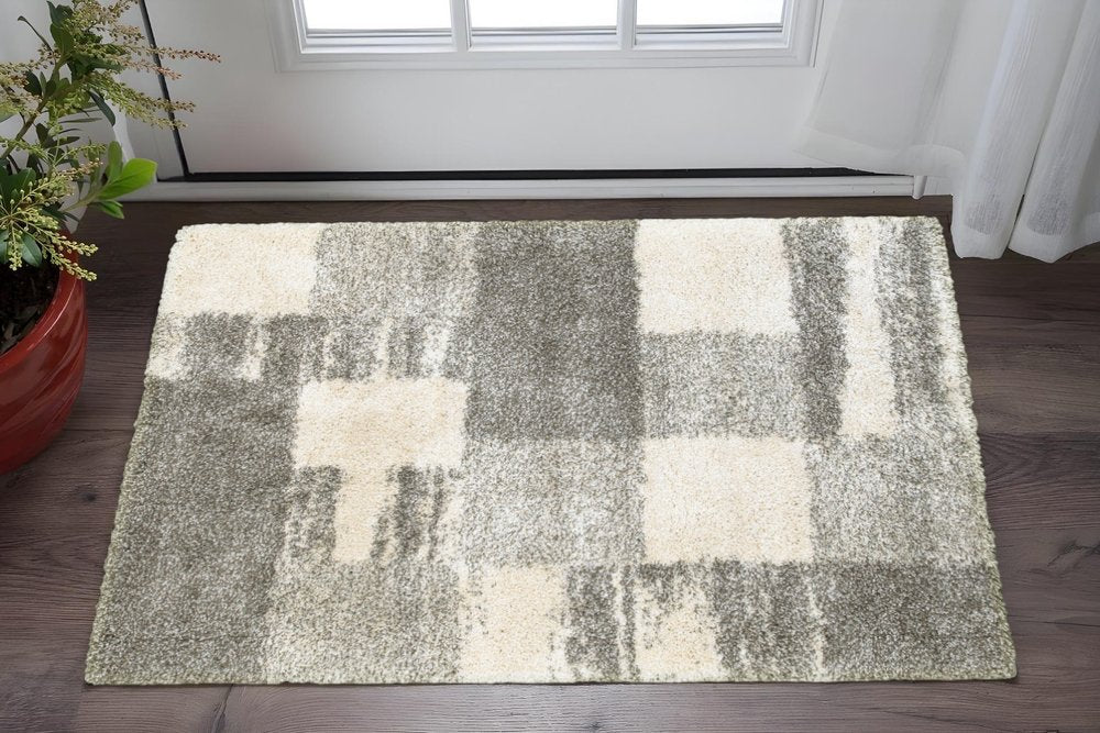 8' X 11' Grey Ivory And Silver Geometric Shag Power Loom Stain Resistant Area Rug