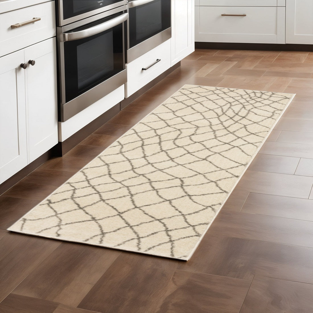 5' X 7' Ivory And Grey Geometric Power Loom Stain Resistant Area Rug