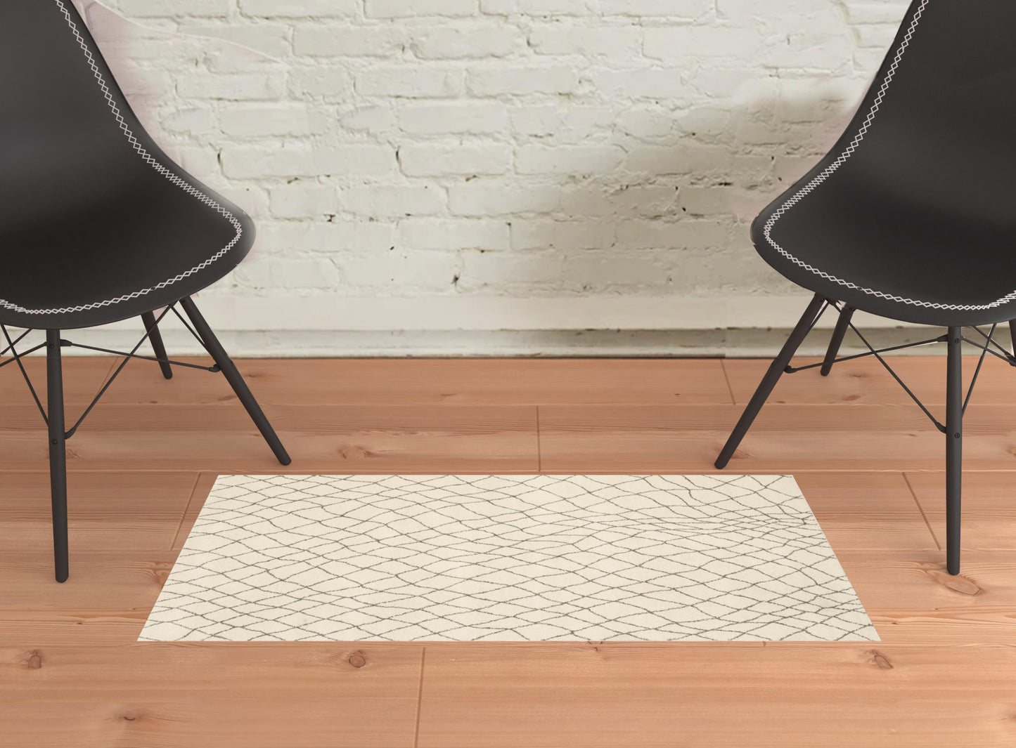 5' X 7' Ivory And Grey Geometric Power Loom Stain Resistant Area Rug