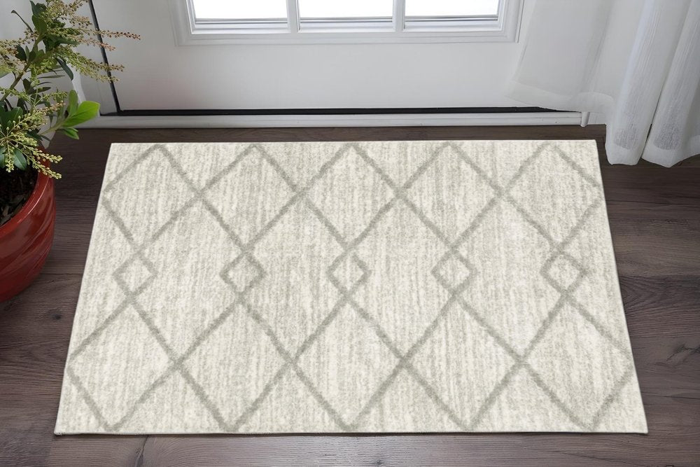 5' X 8' Ivory And Grey Geometric Shag Power Loom Stain Resistant Area Rug