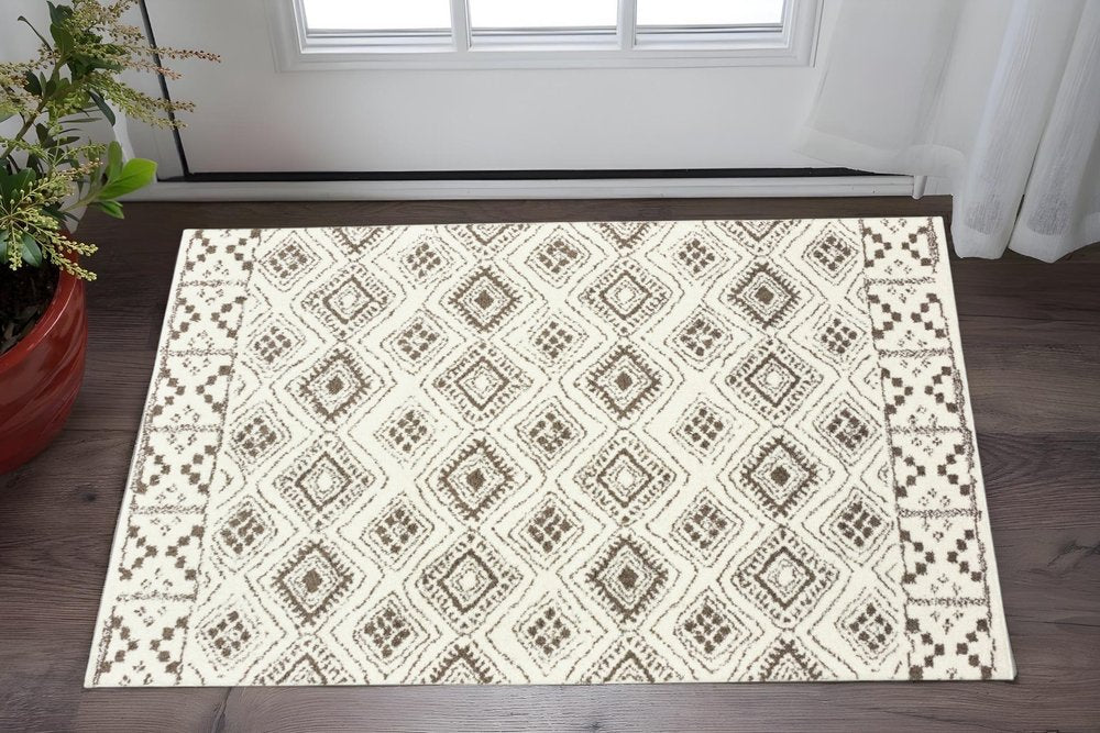 4' X 6' Ivory And Brown Geometric Shag Power Loom Stain Resistant Area Rug