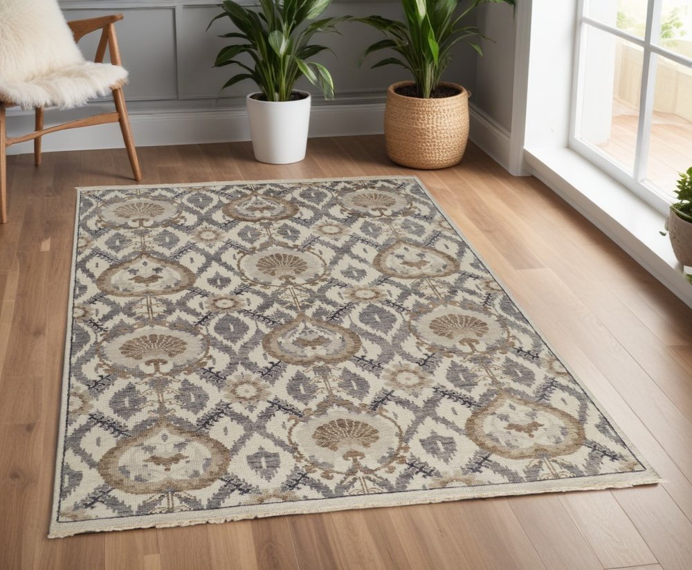 4' X 6' Gray and Ivory Wool Floral Hand Knotted Area Rug