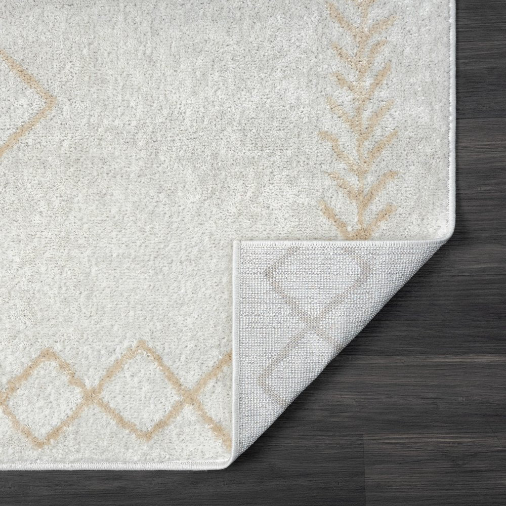 5' X 7' Cream Diamond Area Rug