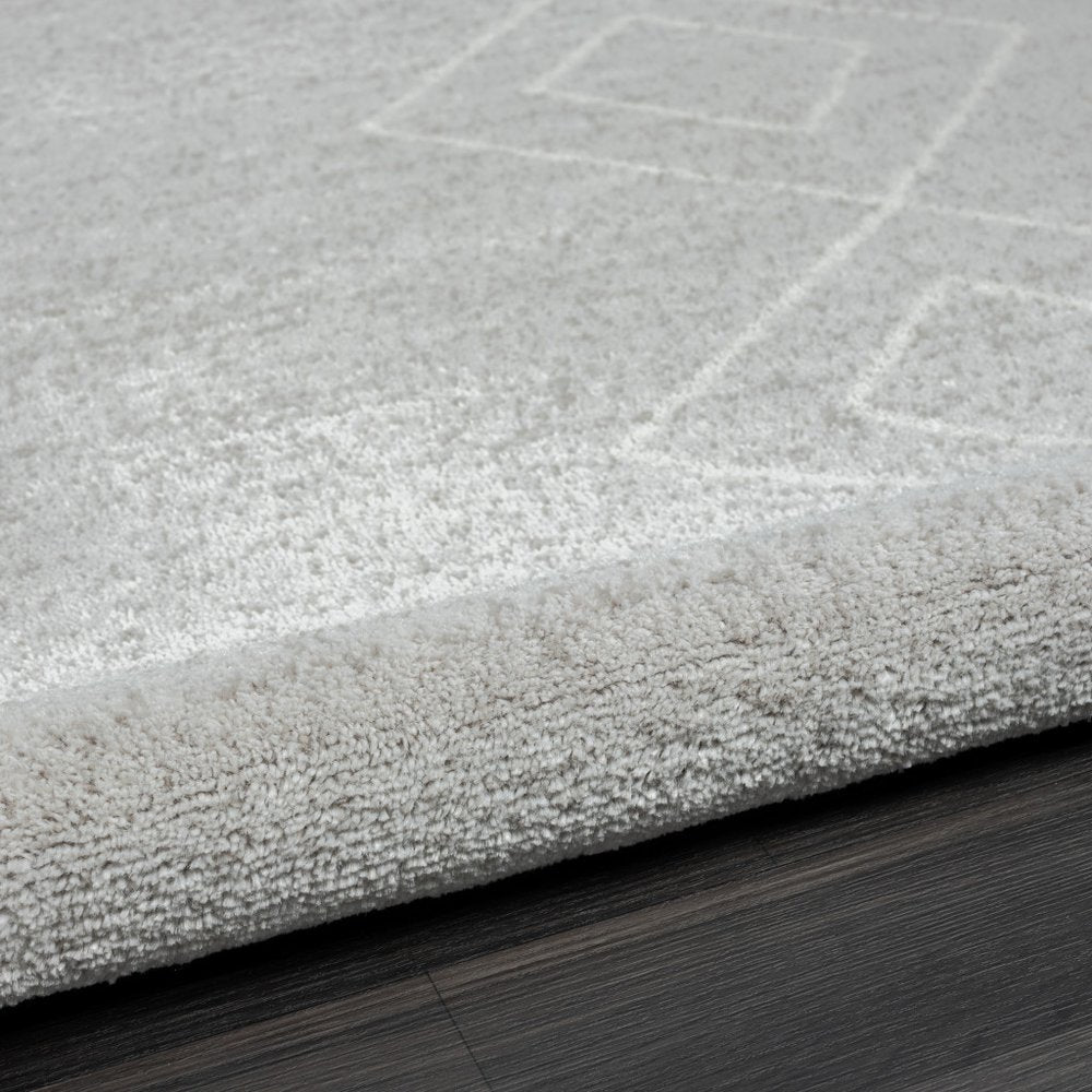 5' X 7' Cream Diamond Area Rug