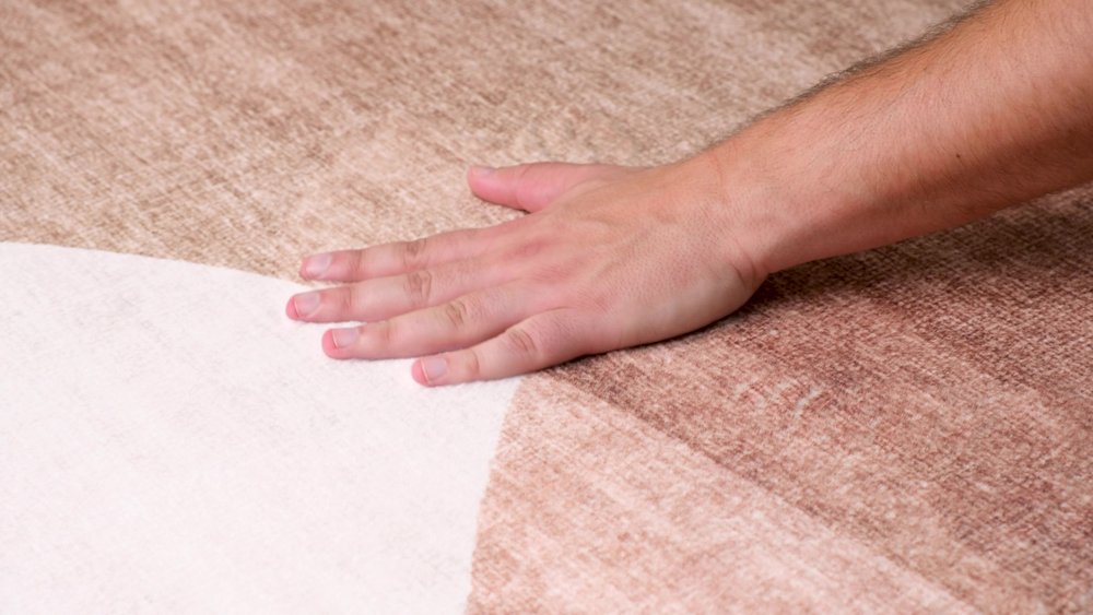 5' X 8' Beige and Green Abstract Distressed Area Rug