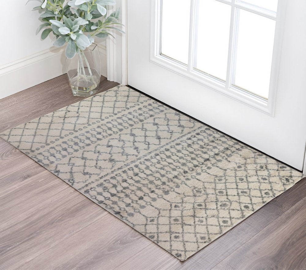 2' X 3' Gray And Ivory Geometric Shag Area Rug
