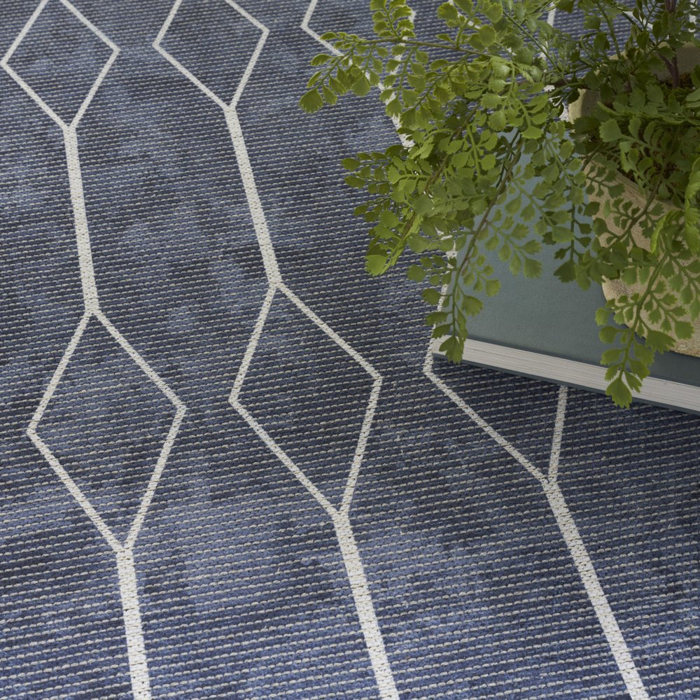 6' X 9' Blue and Ivory Geometric Power Loom Washable Area Rug