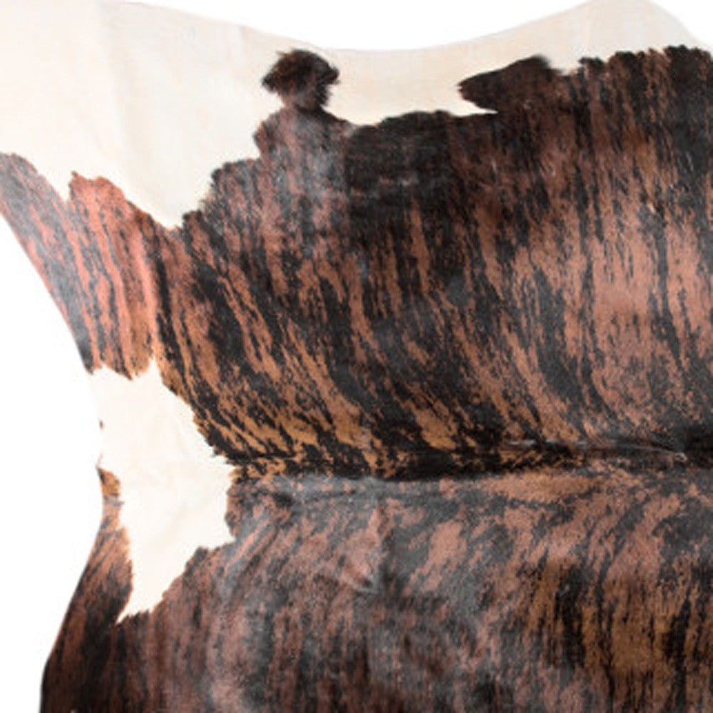 5' X 7' Brown and White Cowhide Hand Knotted Area Rug