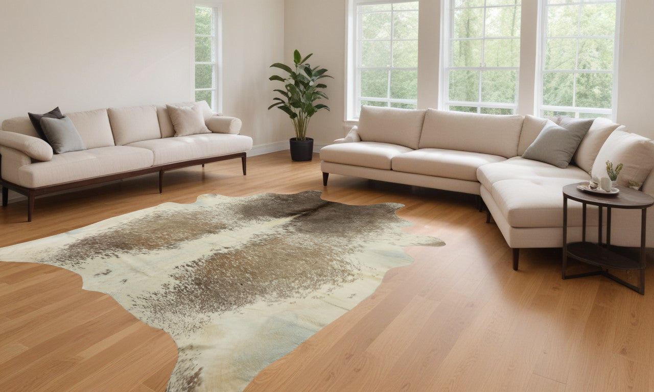 5' X 7' Brown and White Cowhide Hand Knotted Area Rug