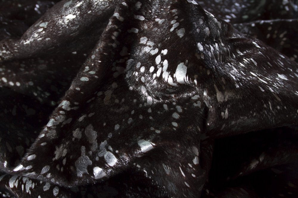 6' X 7' Brown and Silver Cowhide Hand Knotted Area Rug