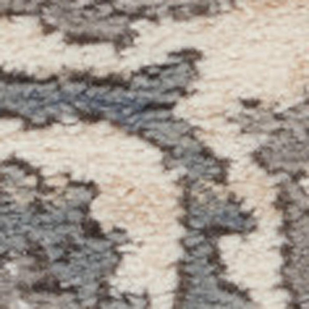 7' X 10' Gray and Ivory Medallion Power Loom Area Rug