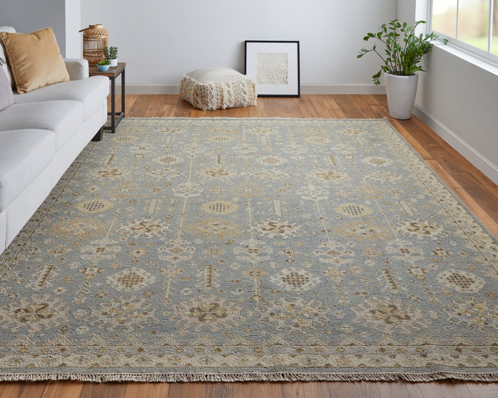 6' X 9' Gray and Ivory Wool Oriental Hand Knotted Area Rug With Fringe