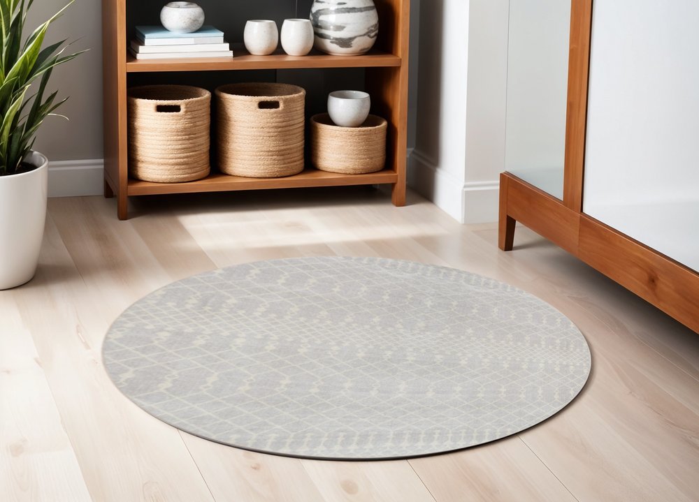 5' Gray Geometric Power Loom Round Rug